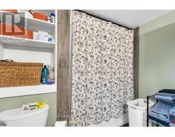 456 JOHN STREET S - 25