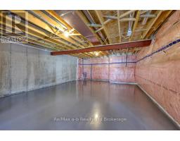 129 LOSSING DRIVE - 32