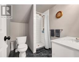 167 CLARENCE AVENUE - 32