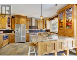563 LAKEVIEW DRIVE - 10