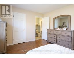 20 EDWIN CRESCENT - 13