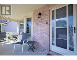 20 EDWIN CRESCENT - 26