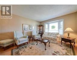18 WILKINS CRESCENT - 12