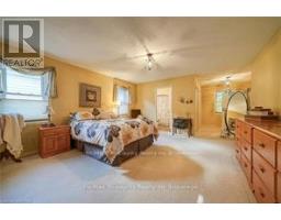18 WILKINS CRESCENT - 19