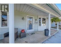 18 WILKINS CRESCENT - 2