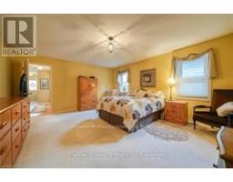 18 WILKINS CRESCENT - 21