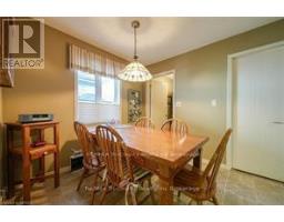 18 WILKINS CRESCENT - 32