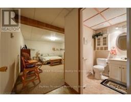 18 WILKINS CRESCENT - 40