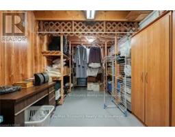 18 WILKINS CRESCENT - 43