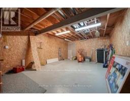 18 WILKINS CRESCENT - 44