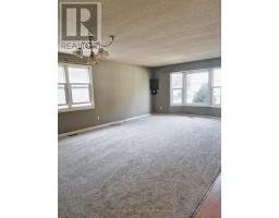 58 HAWKINS CRESCENT - 9