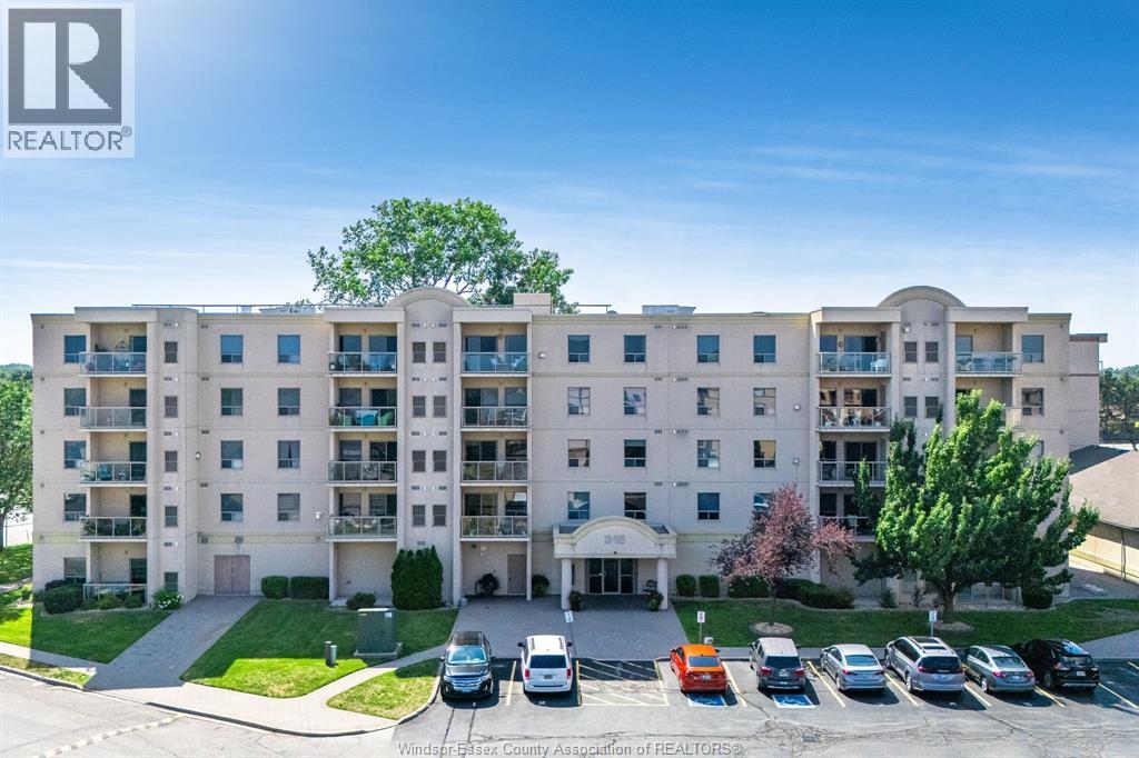 315 Village Grove UnitNo. 305, Tecumseh
