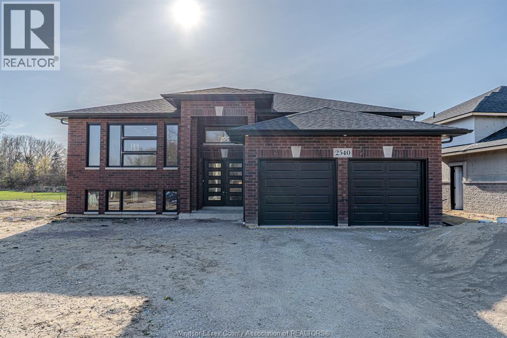 2588 MAYFAIR, LaSalle