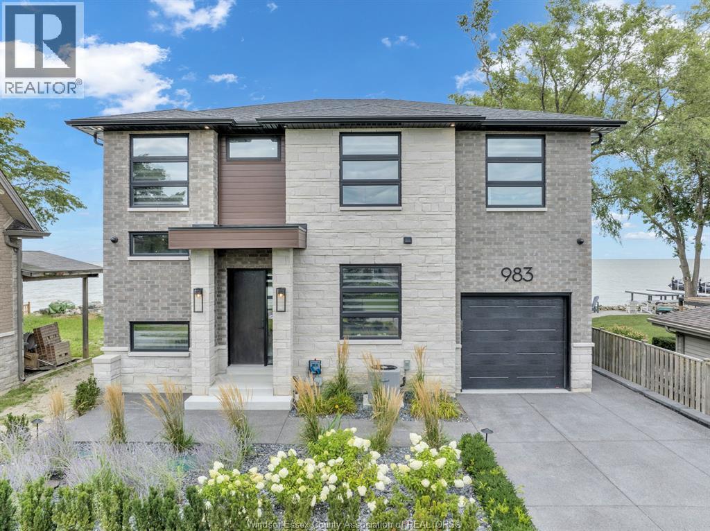 983 LAKESHORE PARK ROAD, Lakeshore