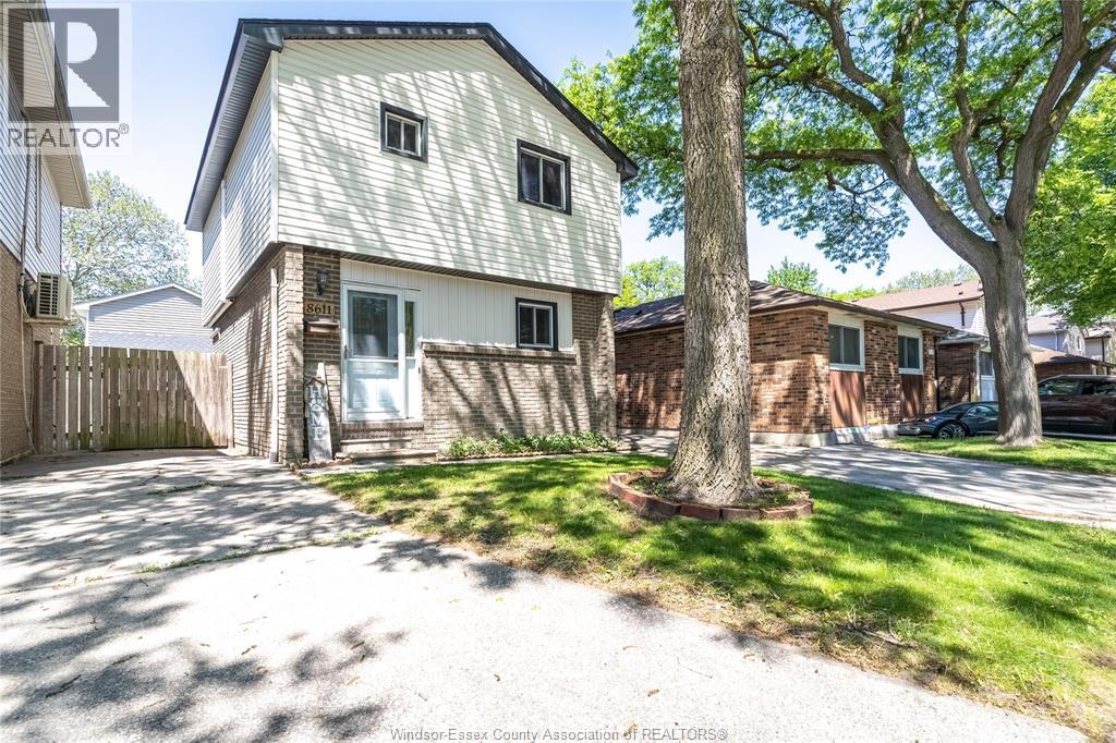 8611 DARLINGTON, Windsor