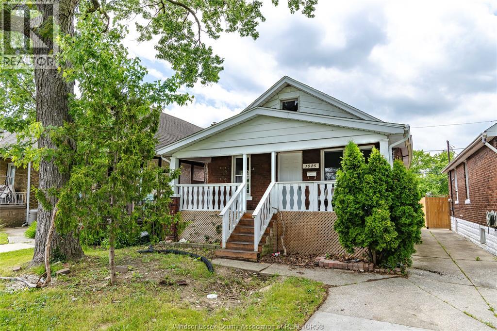 1025 CURRY, Windsor