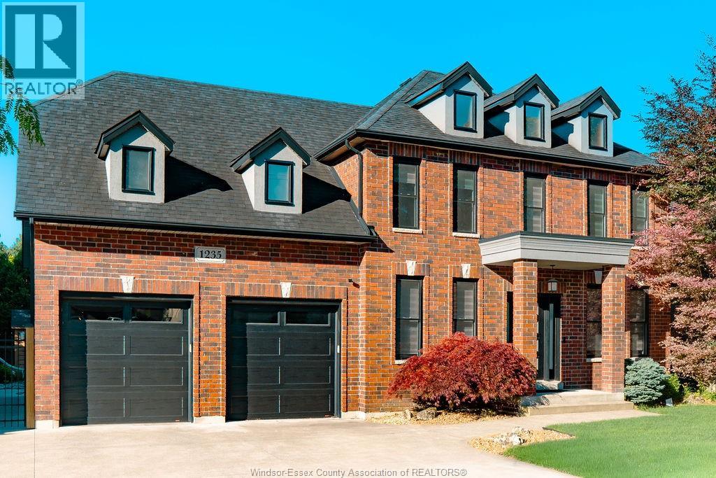 1235 Maple, LaSalle