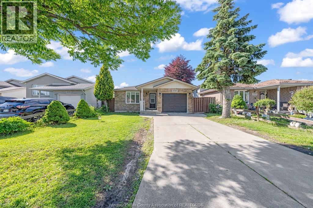 1541 FOSTER, Windsor