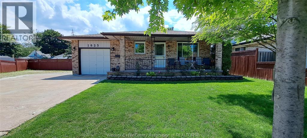 1635 COURTLAND CRESCENT, Windsor
