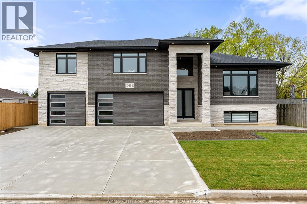 3161 MCROBBIE, Windsor