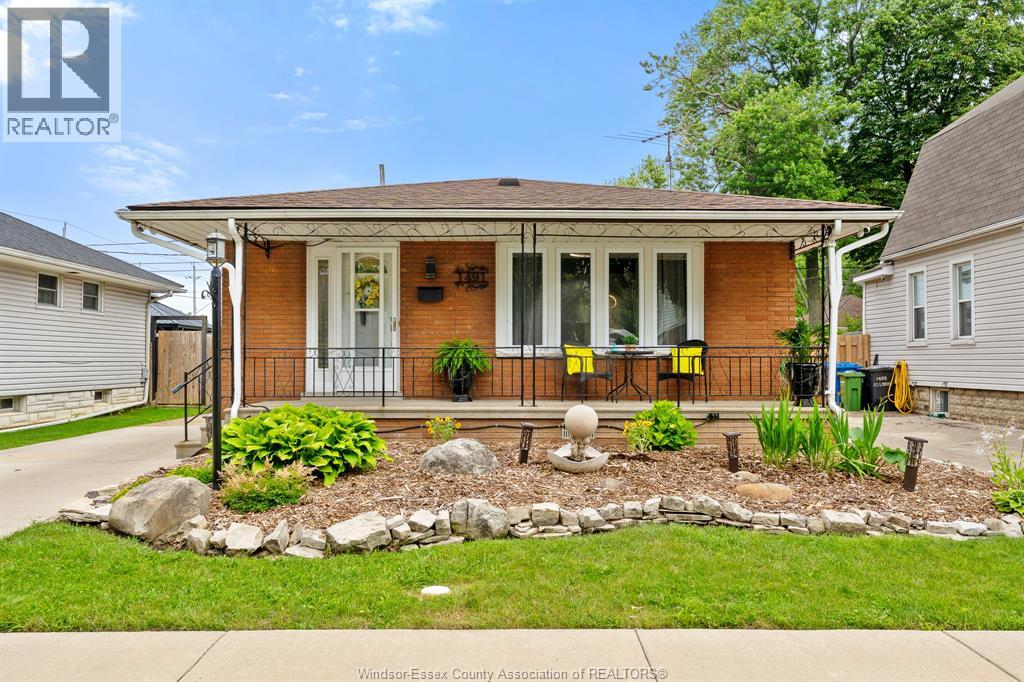 1491 ELLROSE AVENUE, Windsor