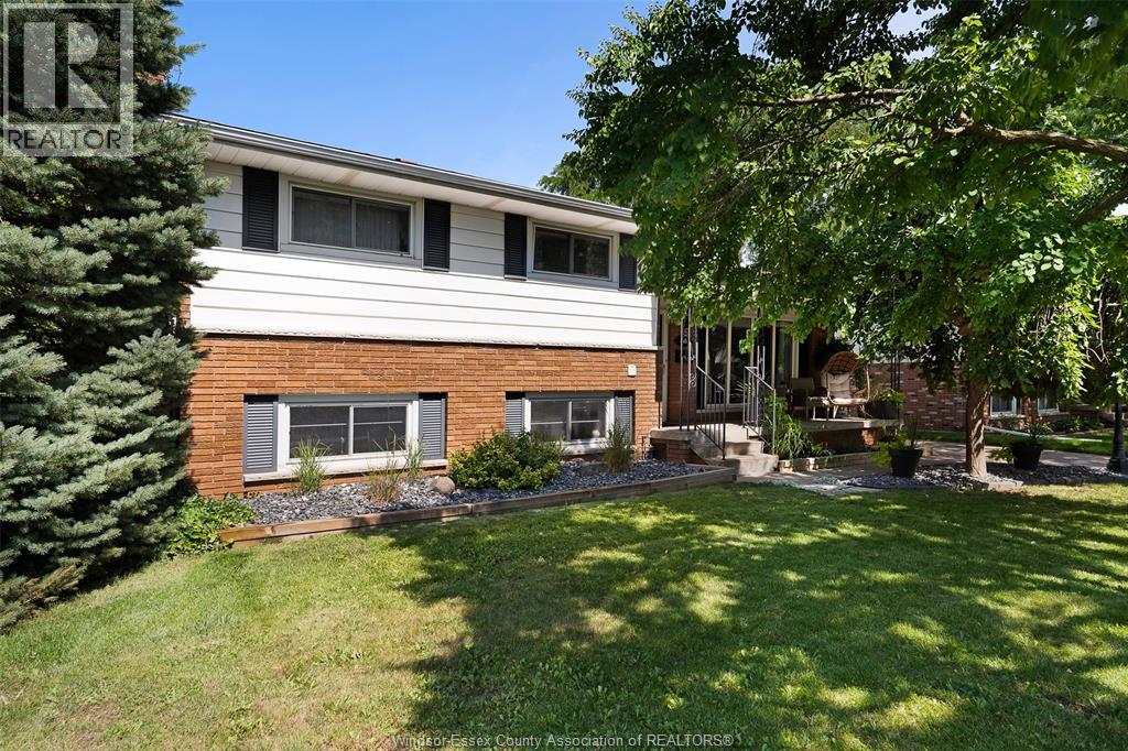 1170 GARDEN COURT DRIVE, Windsor