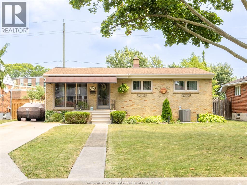 976 WATSON, Windsor