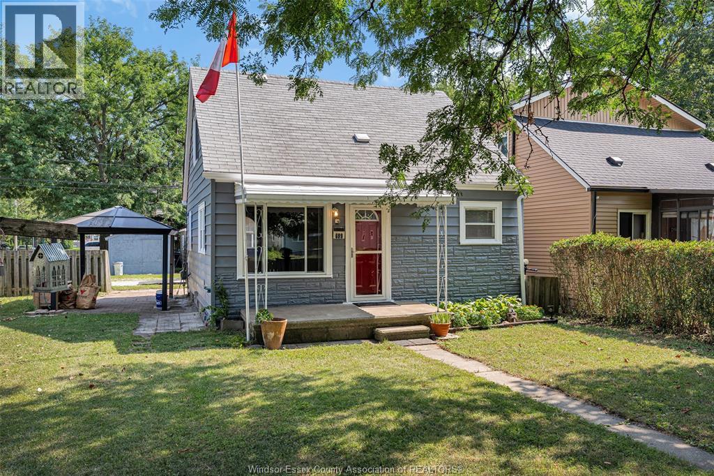 699 CAPITOL, Windsor