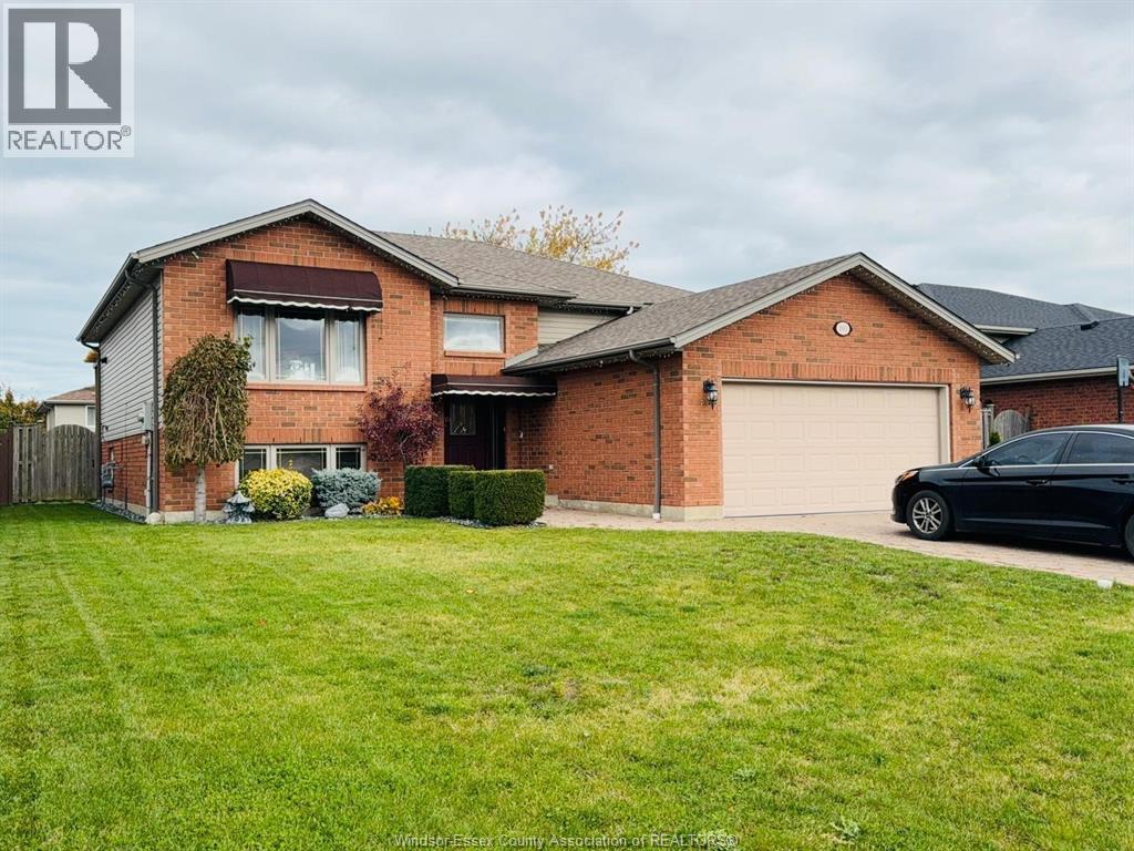 890 SOUTHWOOD DRIVE, Lakeshore