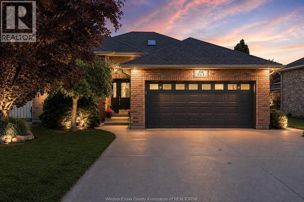 944 IMPERIAL CRESCENT, Windsor