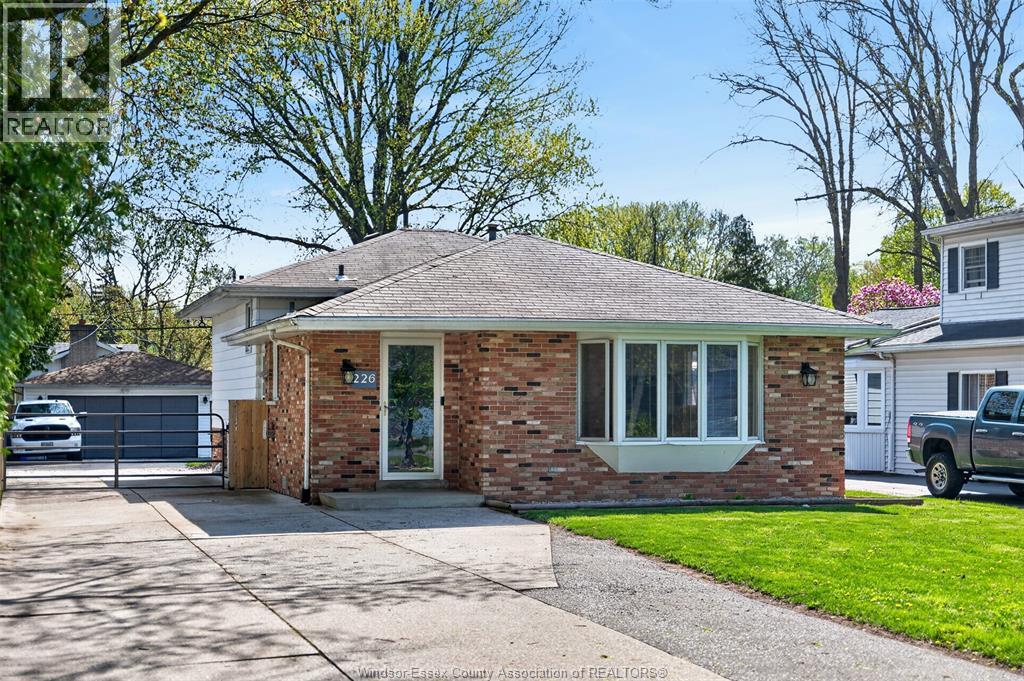 226 EDGEWATER BOULEVARD, Tecumseh