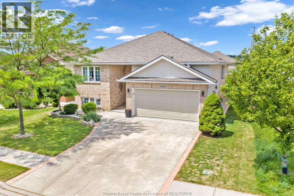 1045 CLOVER AVENUE, Windsor