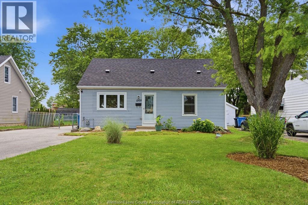1305 SHAWNEE ROAD, Tecumseh