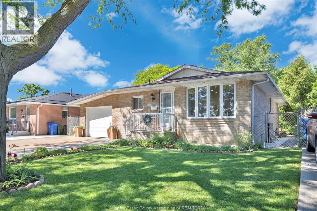 2709 JEFFERSON, Windsor