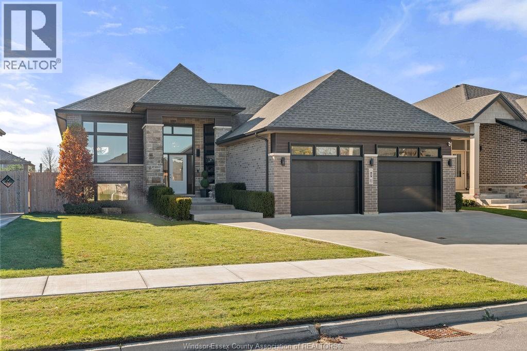 25 WOODLAND ST, Kingsville
