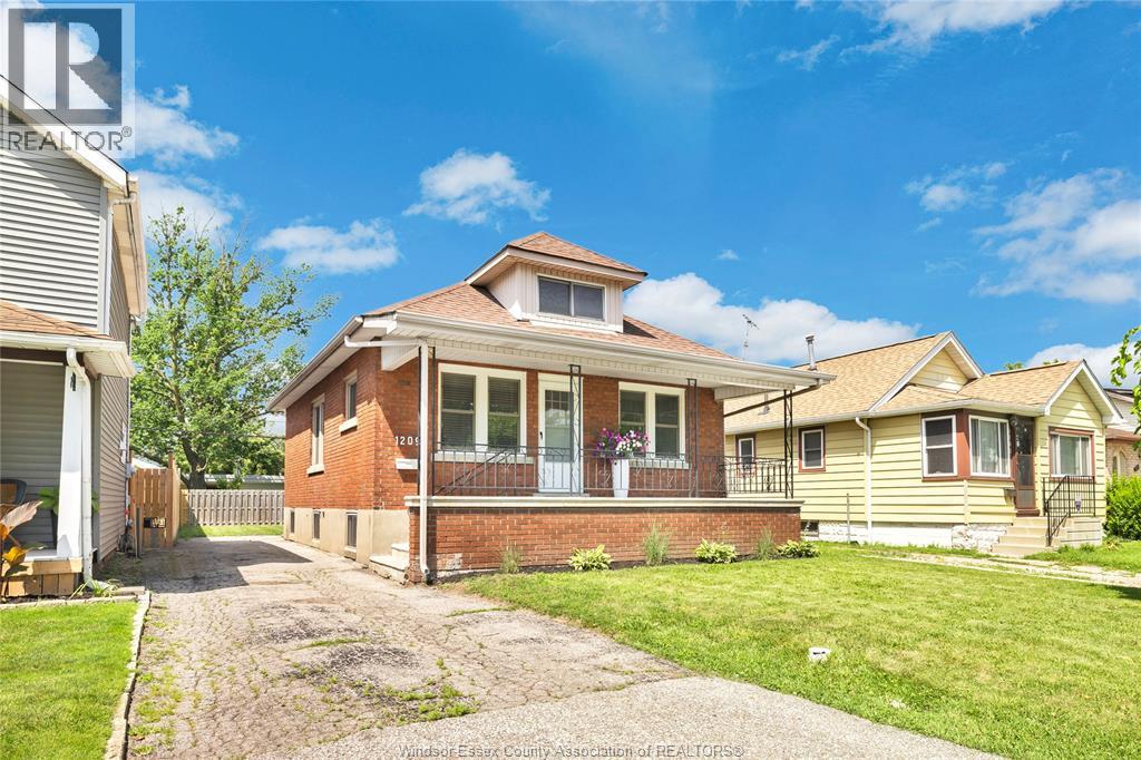 1209 CURRY AVENUE, Windsor