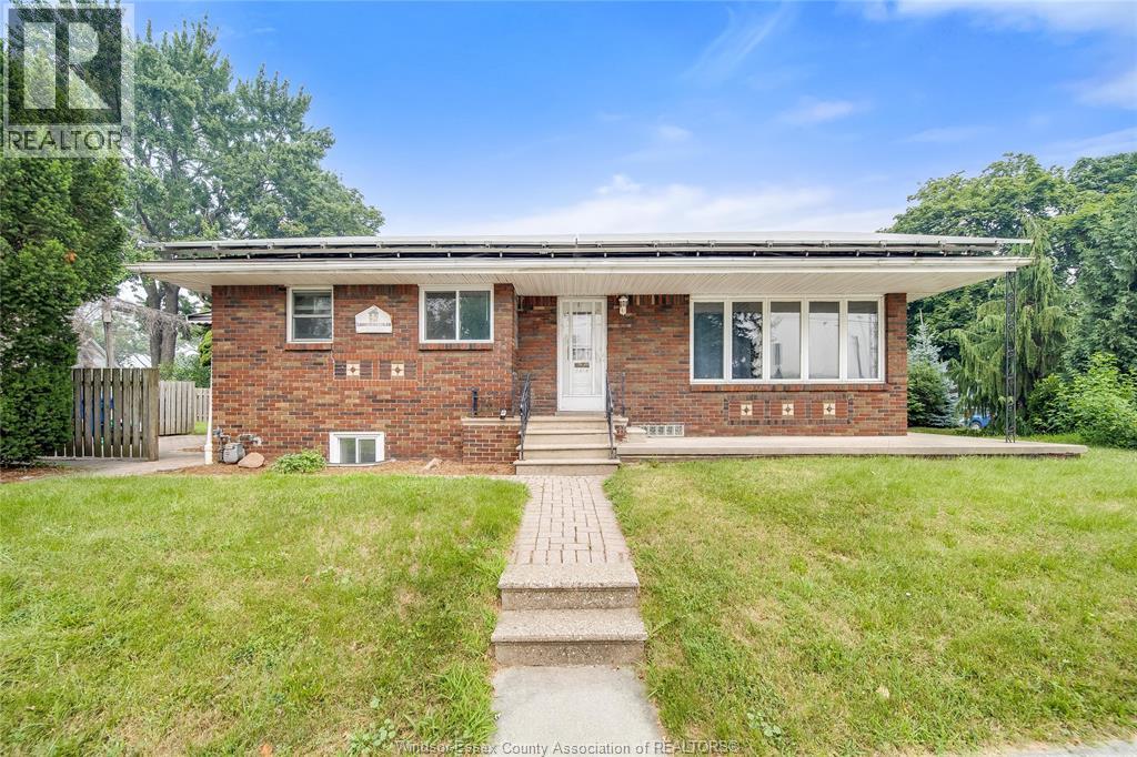 2914 WYANDOTTE STREET, Windsor