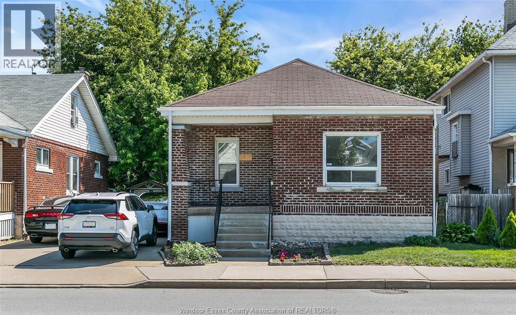 2366 HOWARD, Windsor
