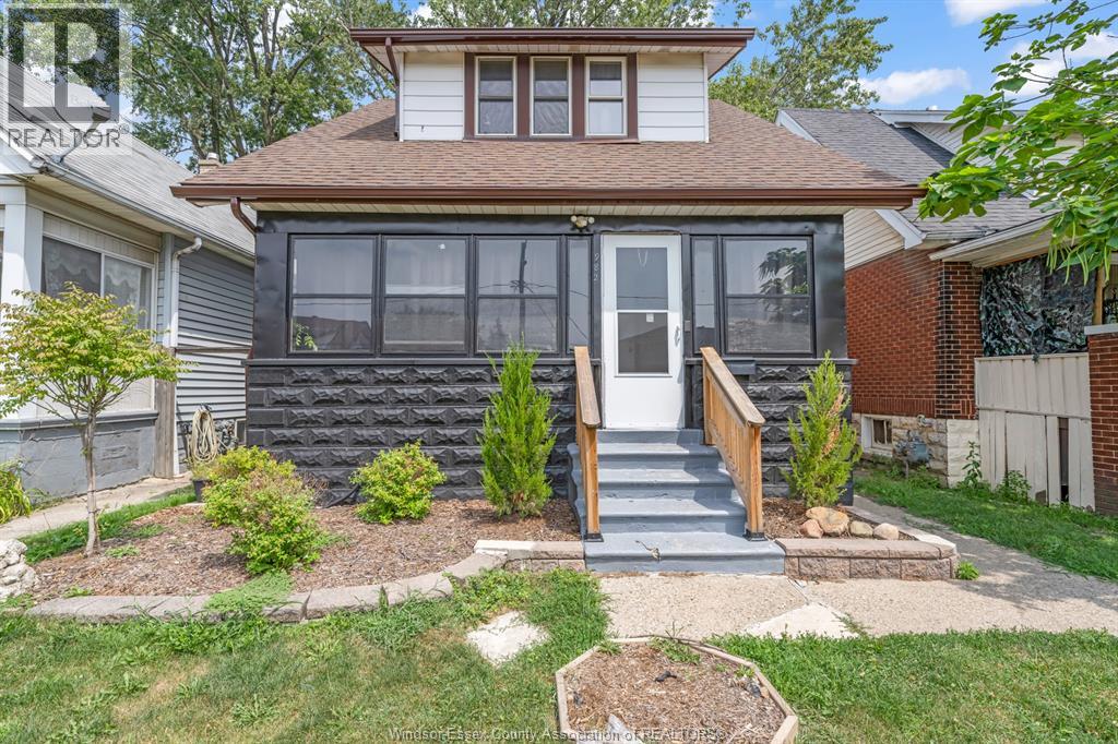 982 ELM AVENUE, Windsor