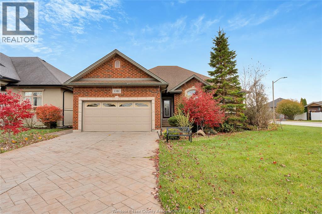 1381 EMMA STREET, Lakeshore