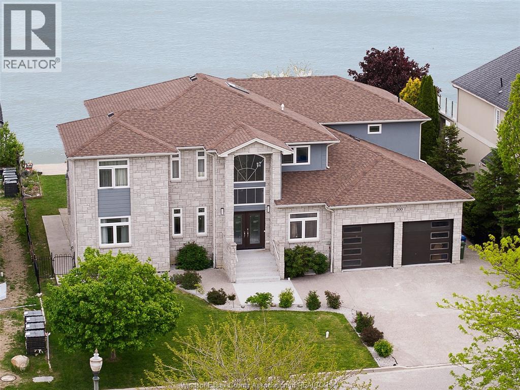 300 SHOREVIEW CIRCLE, Windsor