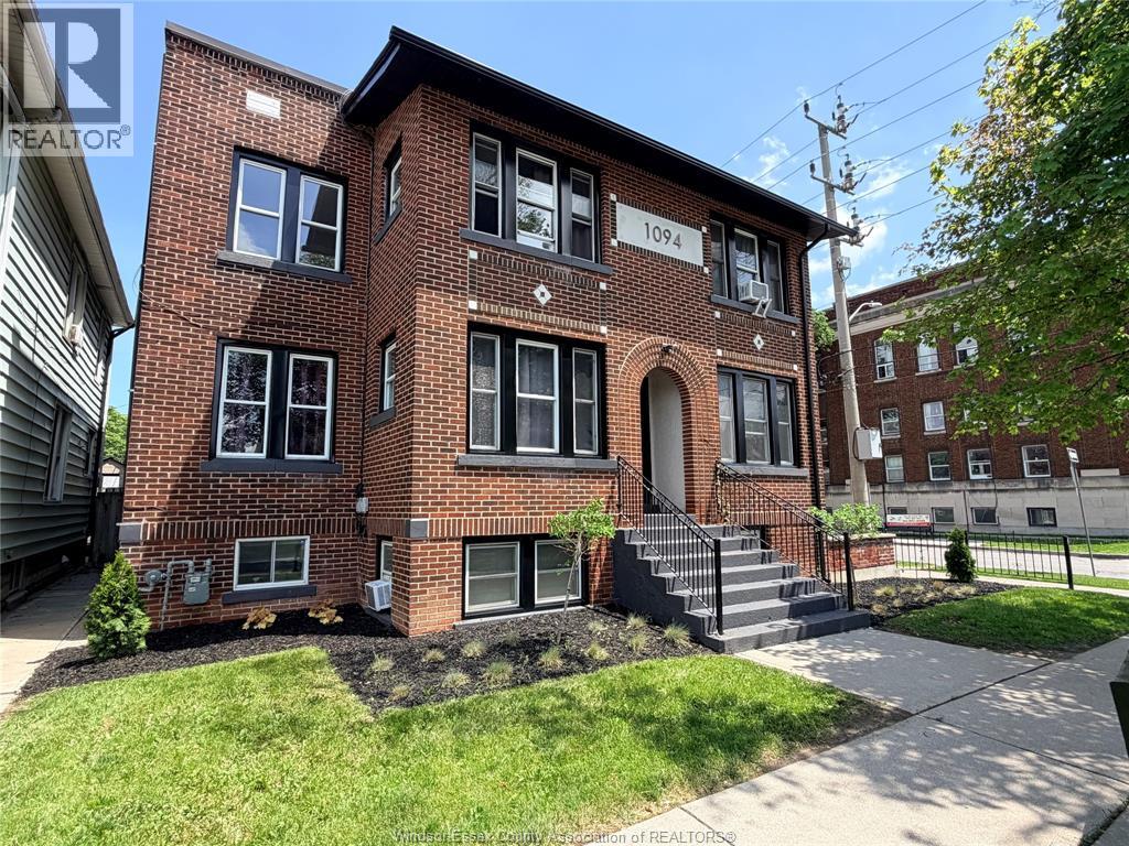 1094 Lincoln ROAD, Windsor