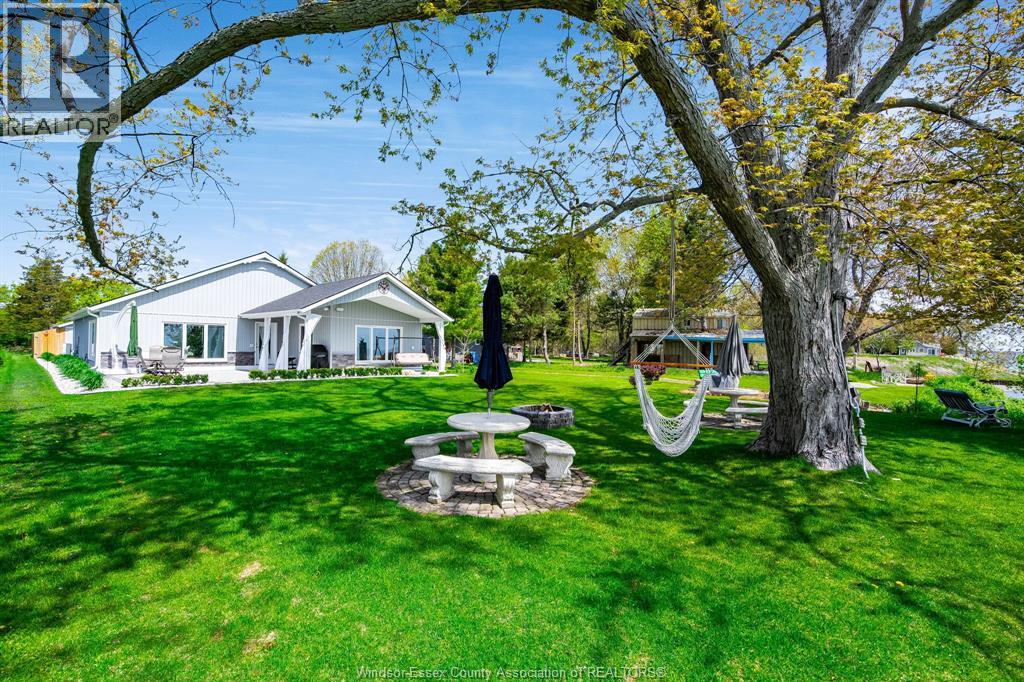 952 Hiawatha Beach, Wheatley