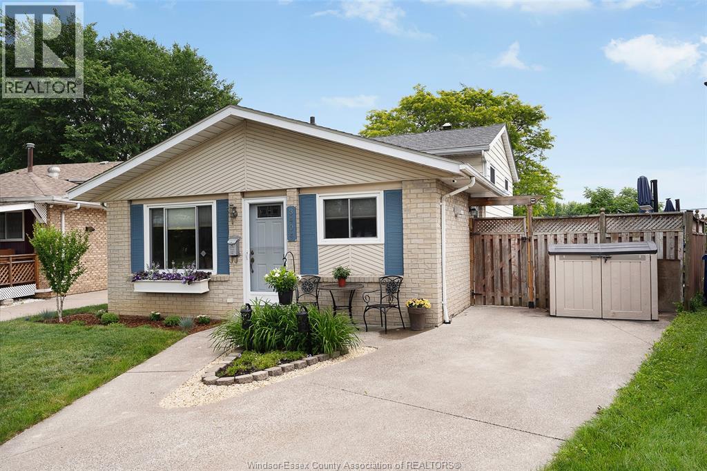 3404 HEMLOCK, Windsor