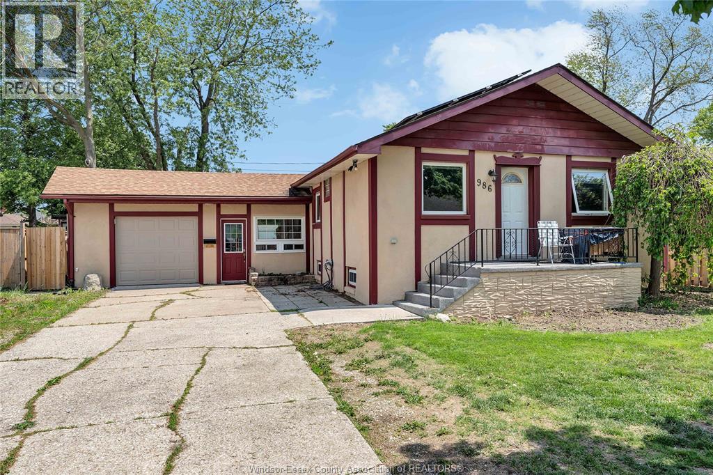 986 EASTLAWN, Windsor