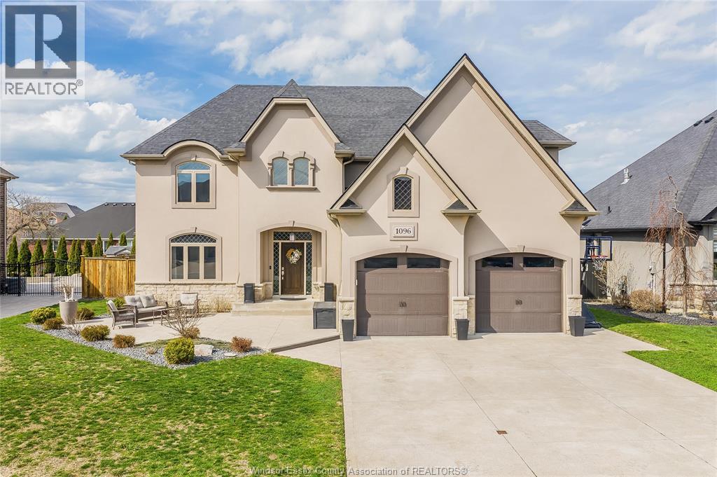 1096 CHARLOTTE CRESCENT, Lakeshore