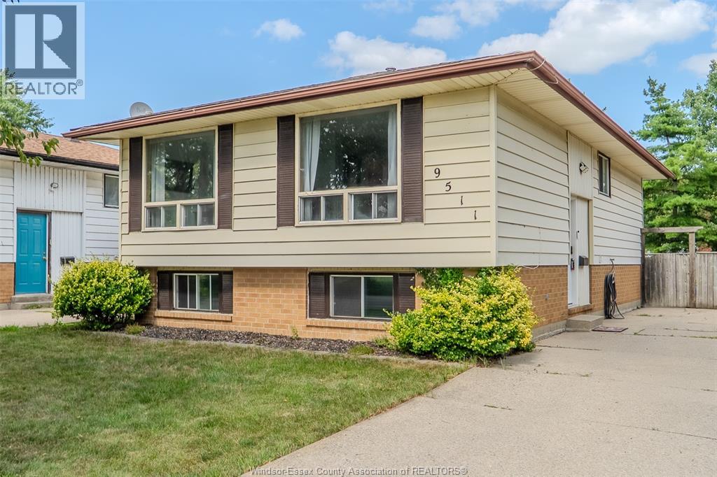 9511 Avery LANE, Windsor