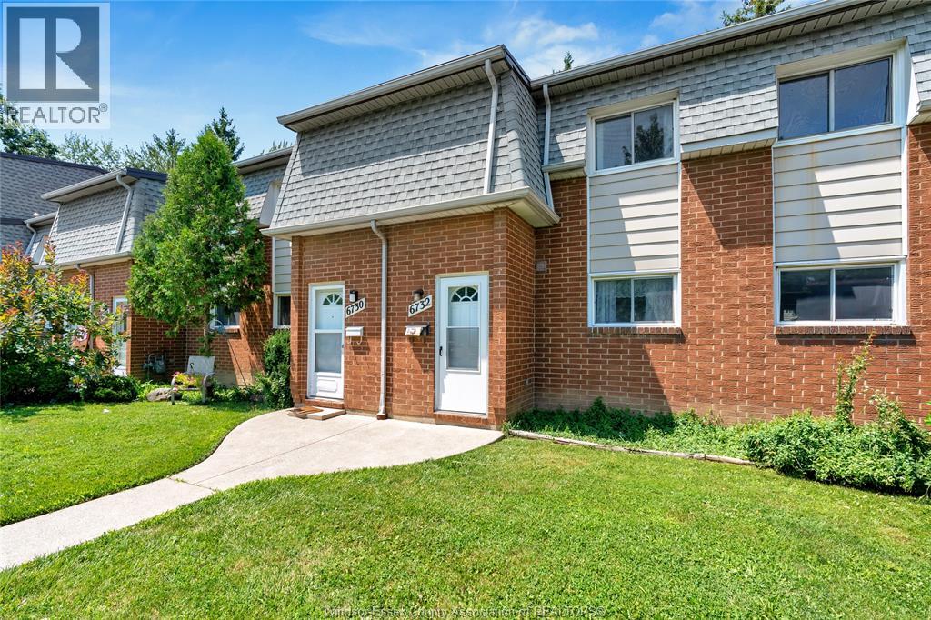6732 Rose-ville Garden DRIVE, Windsor