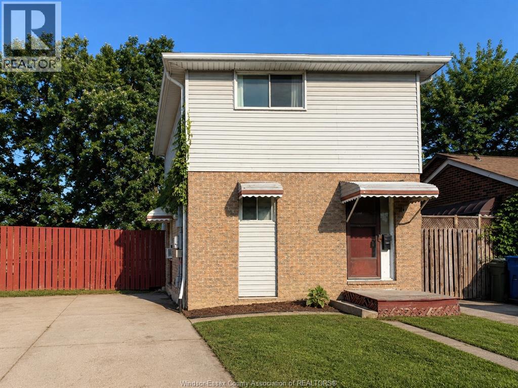 1110 ABBEY COURT, Windsor