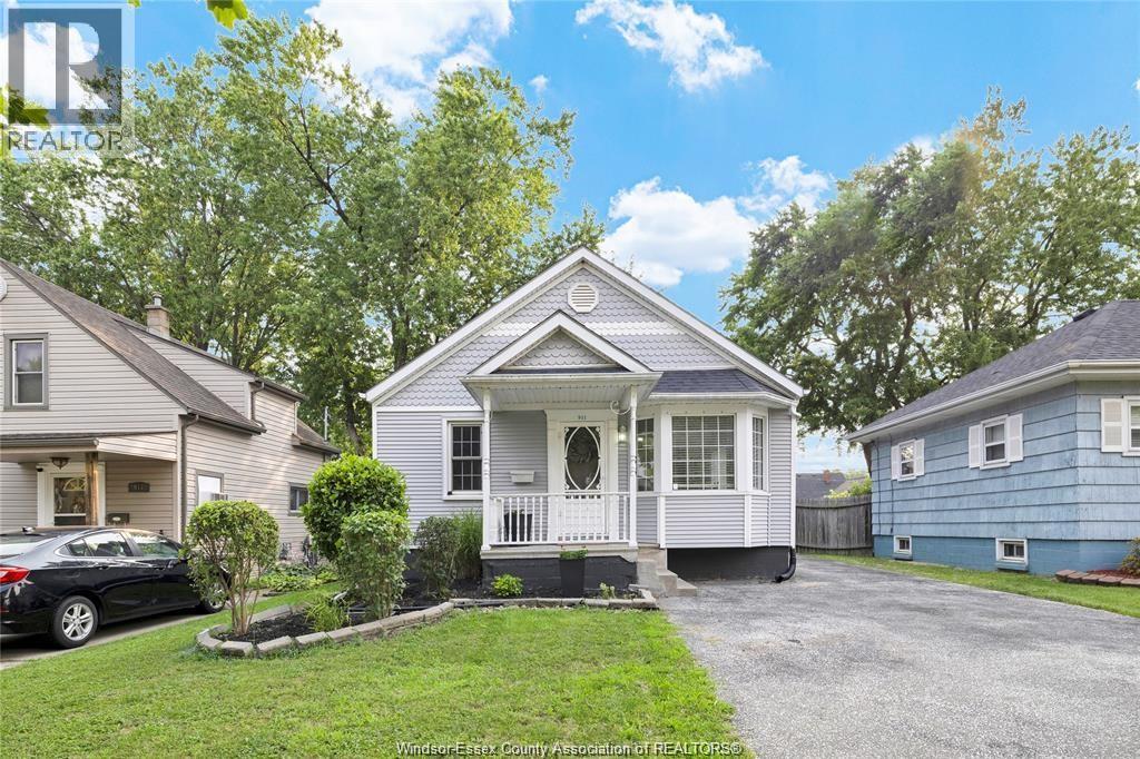 911 JEFFERSON BOULEVARD, Windsor
